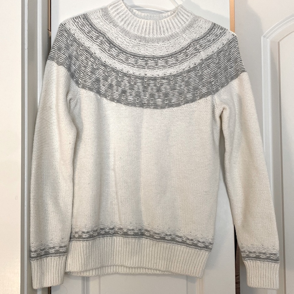 Gap sweater size S